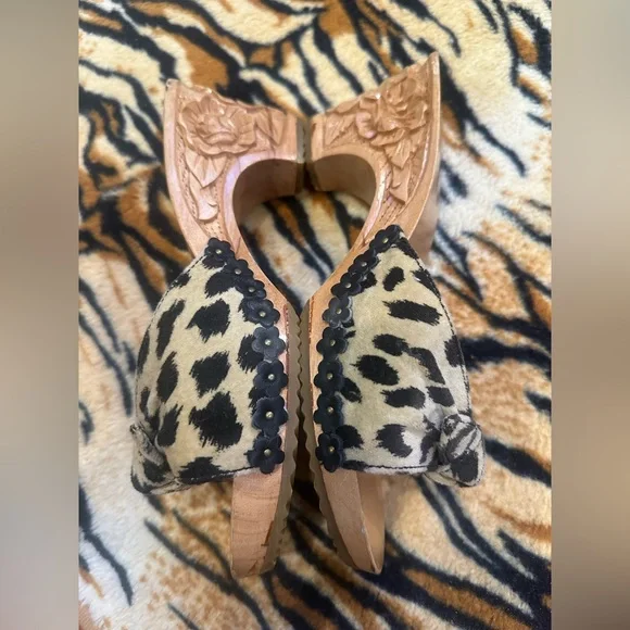 Leopard Print Carved Wooden tiki Wedges - Picture 12 of 15